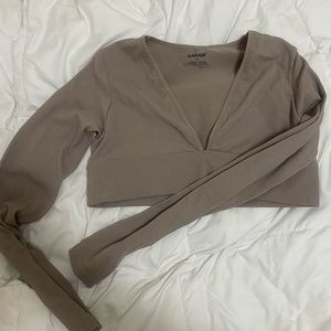 Seamless Deep Plunge Long Sleeve Crop top